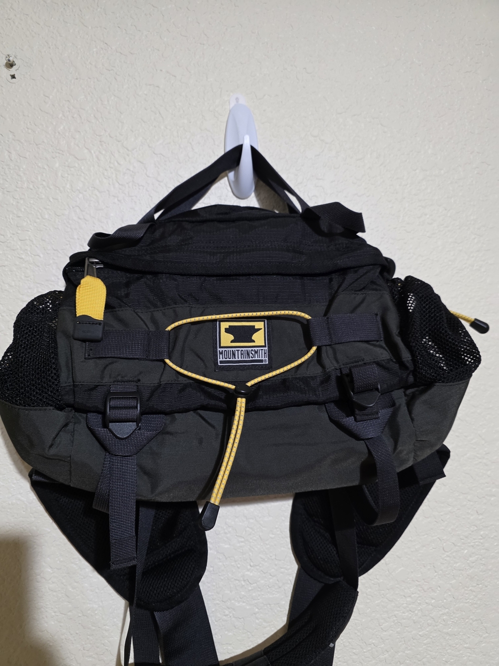 Mountain Smith Hiking Medium Backpack With Waist Belt. View 2